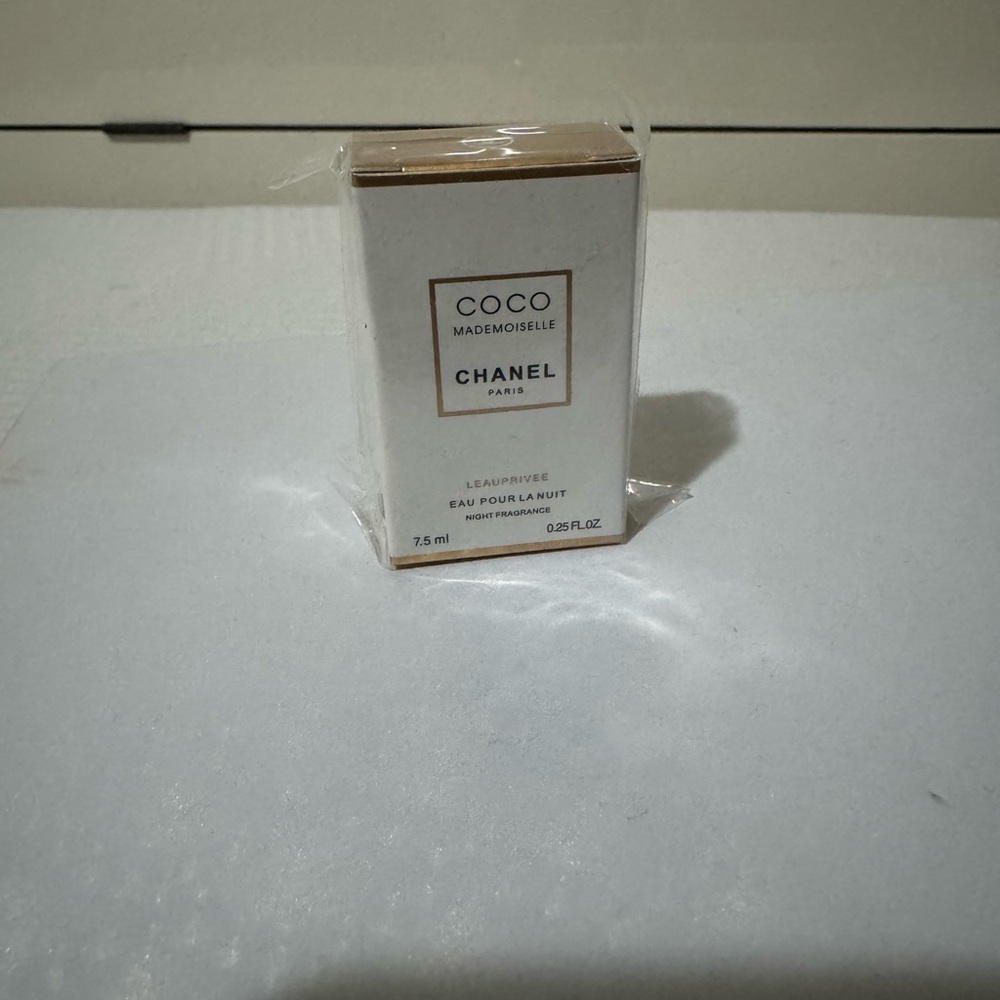 CHANEL Coco Mademoiselle Eau Pour La Nuit White and Gold